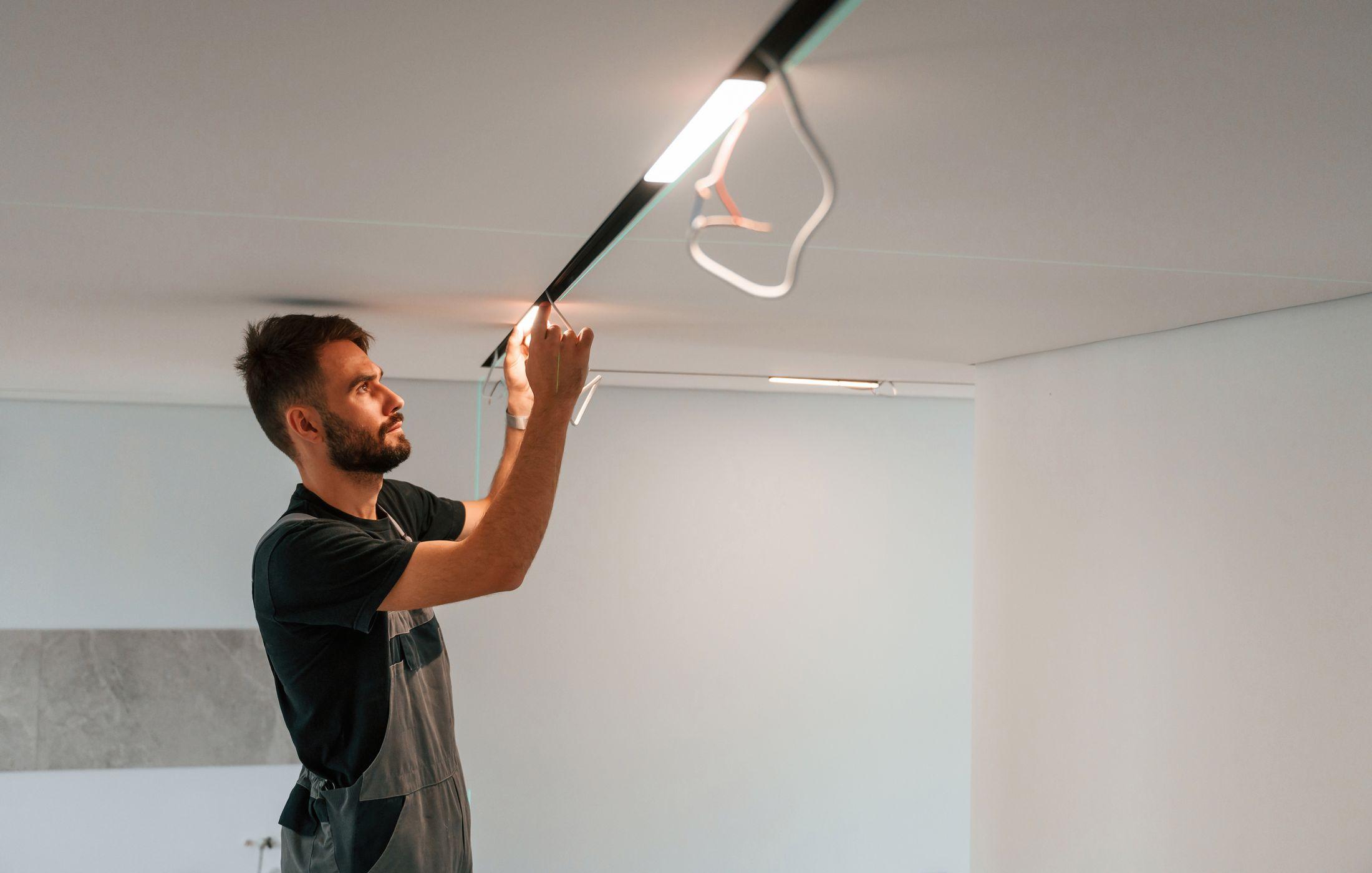 Montaż systemów oświetleniowych